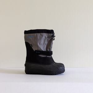 Columbia Big Kids’ Powderbug™ Plus II Snow Boot Sz7/39EUR Black/Gray Winter Rain